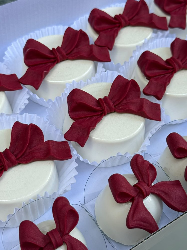 Bombons Brancos com Laço Vinho (12 un)